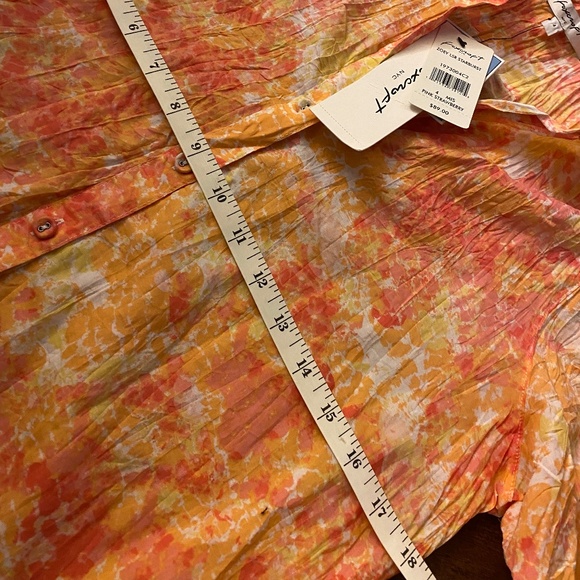 Foxcroft NYC Strawberry Tied Shirt size 4 - Picture 4 of 7